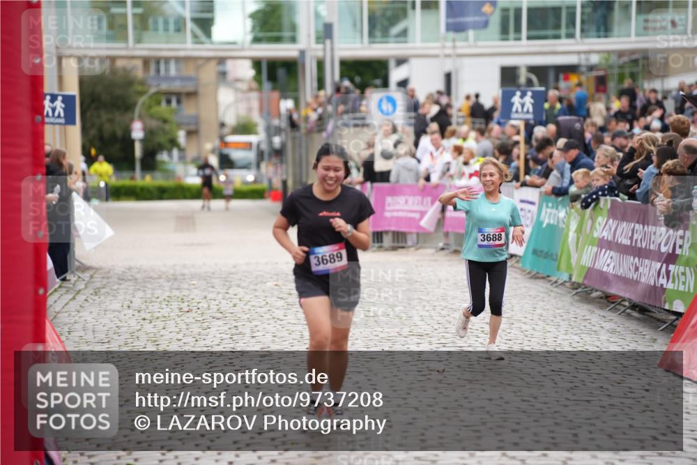 12.06.2026 - Holstenköstenlauf LAZAROV Photography http://msf.ph/oto/9737208 12.06.2026 18:12:29 Laufen 3688, 3689 meine-sportfotos.de