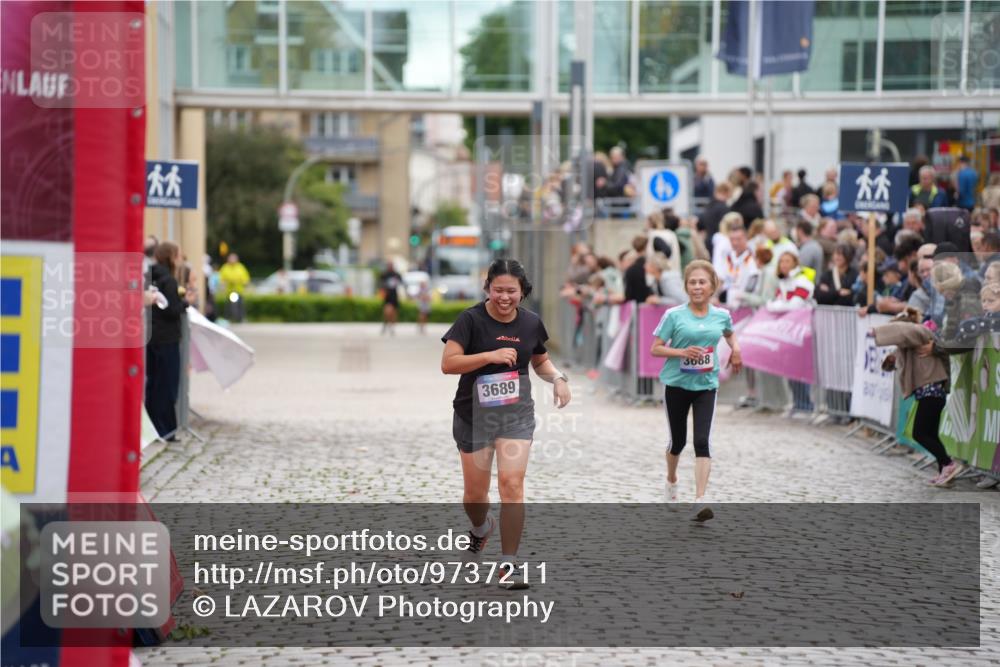 12.06.2026 - Holstenköstenlauf LAZAROV Photography http://msf.ph/oto/9737211 12.06.2026 18:12:28 Laufen 3688, 3689 meine-sportfotos.de