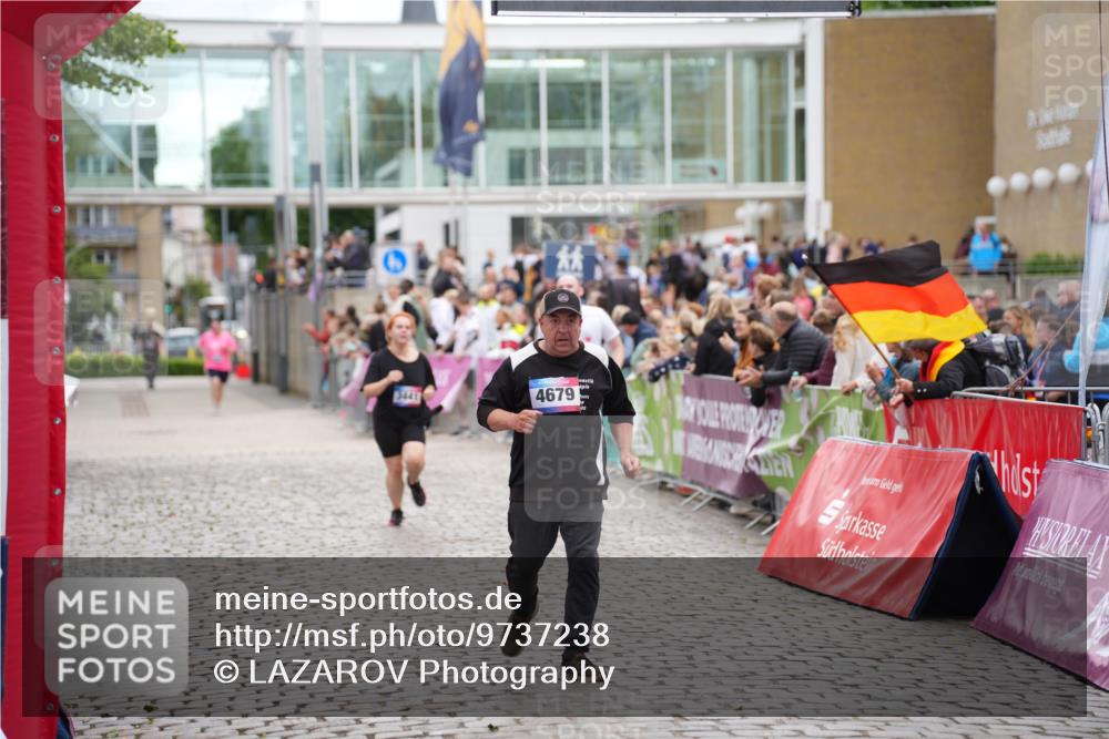 12.06.2026 - Holstenköstenlauf LAZAROV Photography http://msf.ph/oto/9737238 12.06.2026 18:11:51 Laufen 3441, 3442, 4056, 4679 meine-sportfotos.de