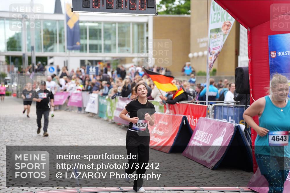 12.06.2026 - Holstenköstenlauf LAZAROV Photography http://msf.ph/oto/9737242 12.06.2026 18:11:48 Laufen 4056, 4643, 4679 meine-sportfotos.de