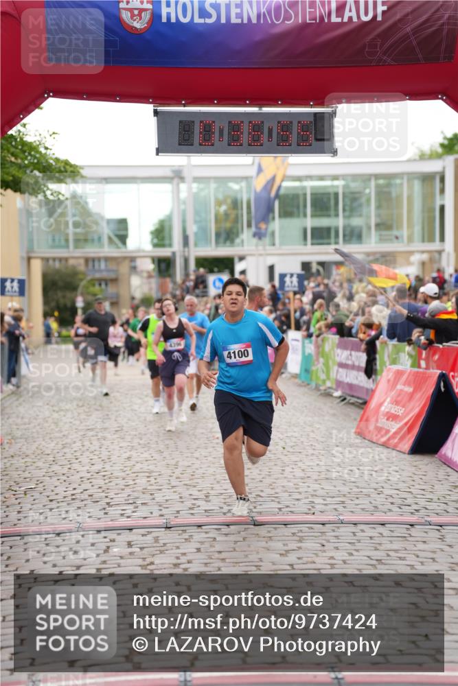 12.06.2026 - Holstenköstenlauf LAZAROV Photography http://msf.ph/oto/9737424 12.06.2026 18:06:54 Laufen 3129, 3941, 4100, 4199, 4395, 4396, 4627 meine-sportfotos.de