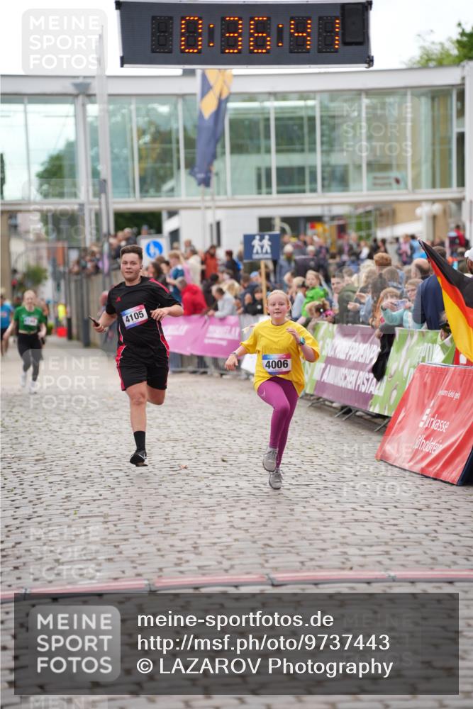 12.06.2026 - Holstenköstenlauf LAZAROV Photography http://msf.ph/oto/9737443 12.06.2026 18:06:40 Laufen 4006, 4105, 4140 meine-sportfotos.de