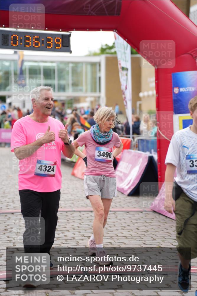 12.06.2026 - Holstenköstenlauf LAZAROV Photography http://msf.ph/oto/9737445 12.06.2026 18:06:37 Laufen 3498, 4006, 4105, 4324 meine-sportfotos.de