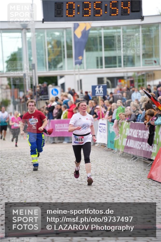 12.06.2026 - Holstenköstenlauf LAZAROV Photography http://msf.ph/oto/9737497 12.06.2026 18:05:52 Laufen 3379, 3815, 4918 meine-sportfotos.de