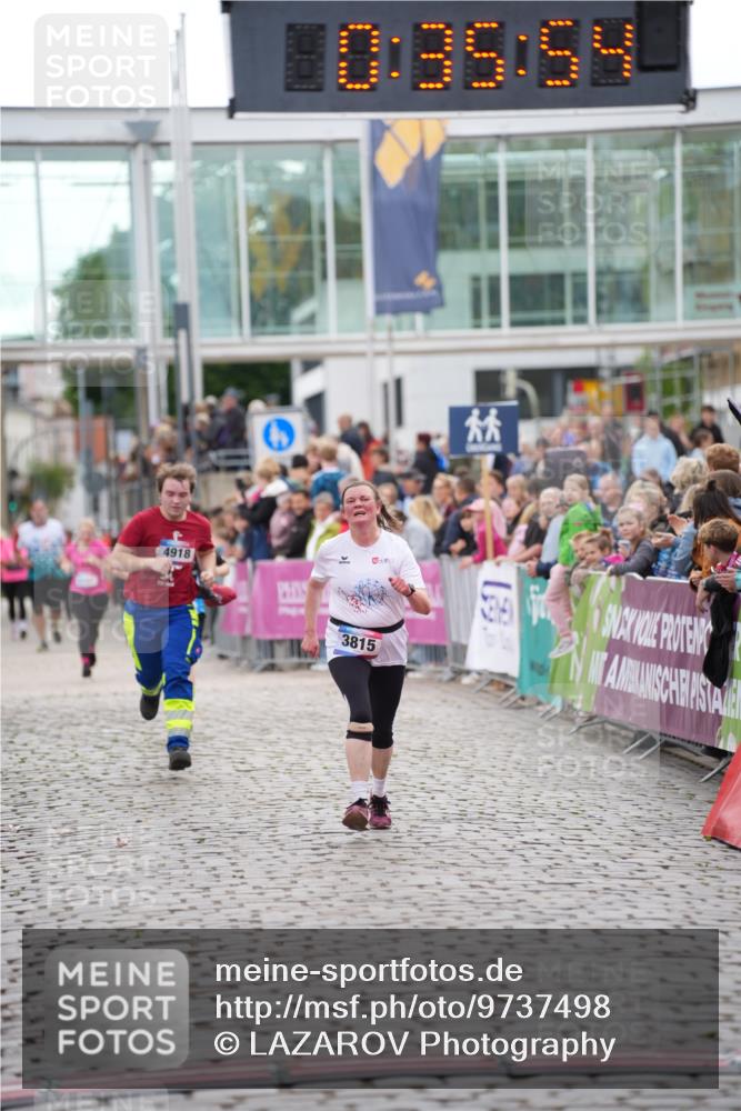 12.06.2026 - Holstenköstenlauf LAZAROV Photography http://msf.ph/oto/9737498 12.06.2026 18:05:52 Laufen 3379, 3815, 4918 meine-sportfotos.de