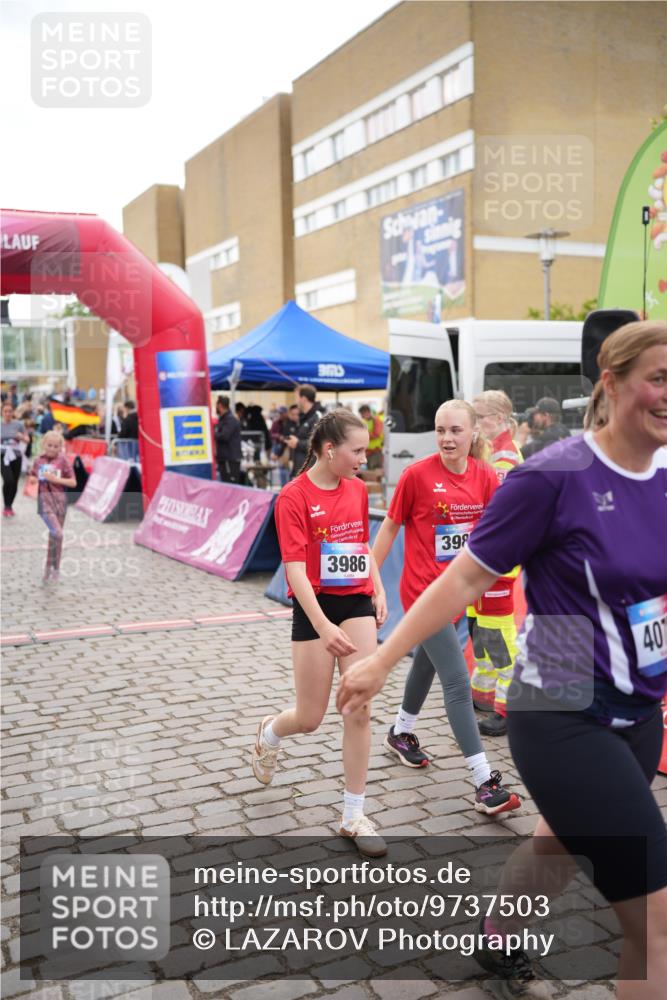 12.06.2026 - Holstenköstenlauf LAZAROV Photography http://msf.ph/oto/9737503 12.06.2026 18:05:43 Laufen 3613, 3728 meine-sportfotos.de