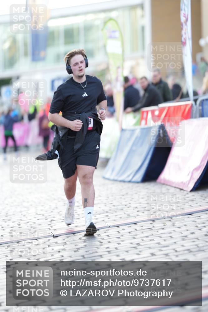 12.06.2026 - Holstenköstenlauf LAZAROV Photography http://msf.ph/oto/9737617 12.06.2026 20:21:33 Laufen 4708 meine-sportfotos.de