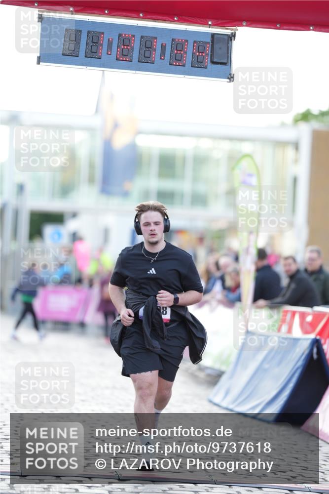 12.06.2026 - Holstenköstenlauf LAZAROV Photography http://msf.ph/oto/9737618 12.06.2026 20:21:33 Laufen 4708 meine-sportfotos.de
