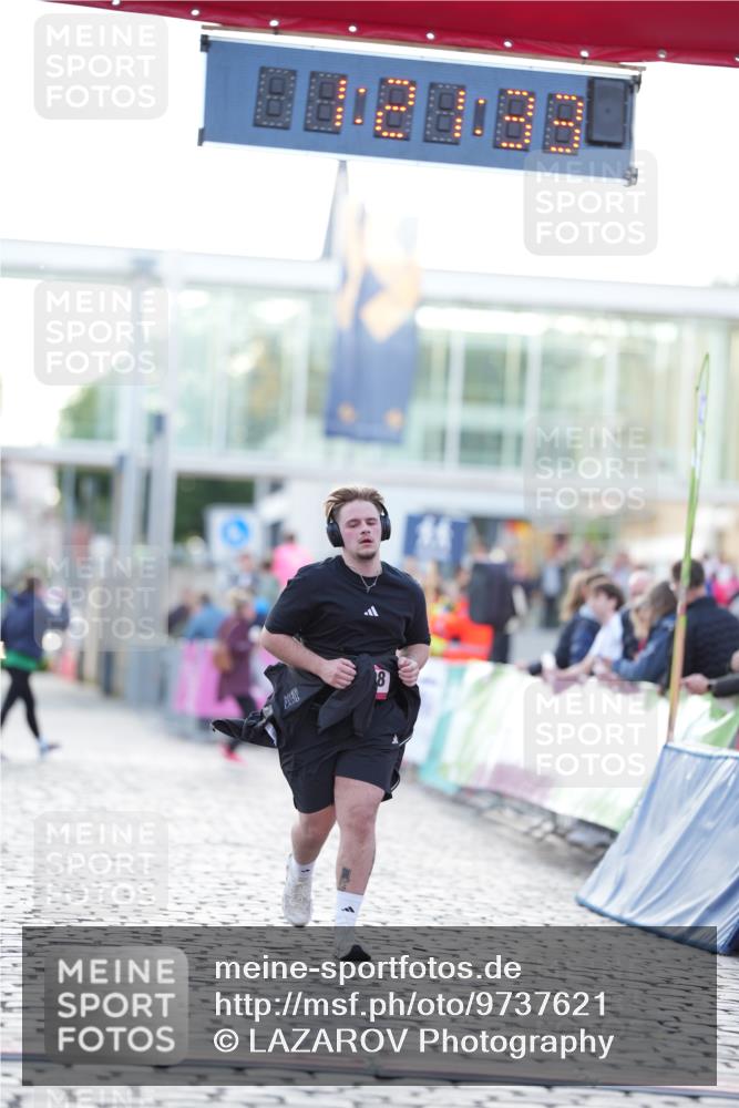 12.06.2026 - Holstenköstenlauf LAZAROV Photography http://msf.ph/oto/9737621 12.06.2026 20:21:32 Laufen 4708 meine-sportfotos.de