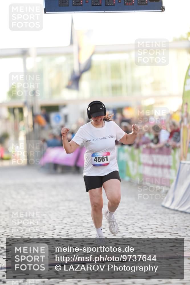 12.06.2026 - Holstenköstenlauf LAZAROV Photography http://msf.ph/oto/9737644 12.06.2026 20:17:35 Laufen 3261, 3262, 4561 meine-sportfotos.de