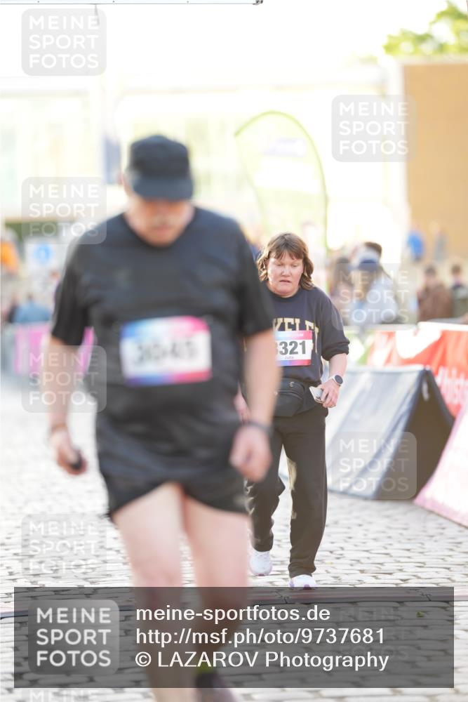 12.06.2026 - Holstenköstenlauf LAZAROV Photography http://msf.ph/oto/9737681 12.06.2026 20:16:48 Laufen 3045, 3222, 3321 meine-sportfotos.de
