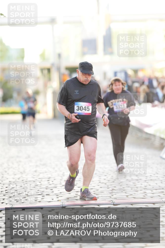 12.06.2026 - Holstenköstenlauf LAZAROV Photography http://msf.ph/oto/9737685 12.06.2026 20:16:45 Laufen 3045, 3321 meine-sportfotos.de