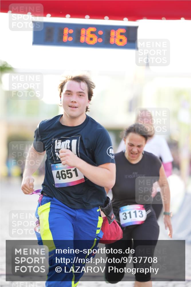 12.06.2026 - Holstenköstenlauf LAZAROV Photography http://msf.ph/oto/9737708 12.06.2026 20:16:15 Laufen 3113, 3115, 3488, 4651 meine-sportfotos.de