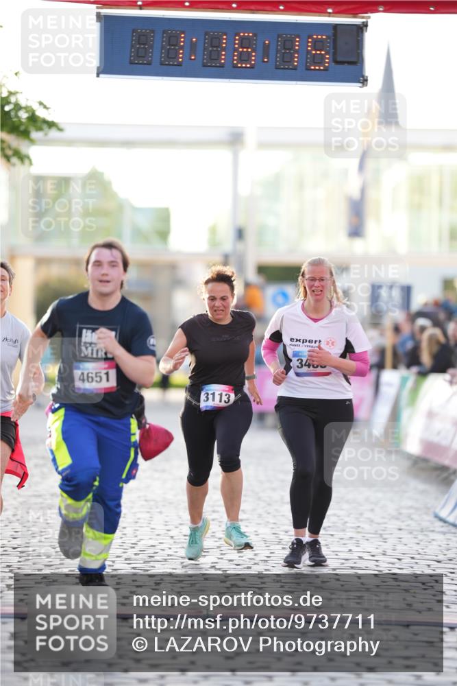 12.06.2026 - Holstenköstenlauf LAZAROV Photography http://msf.ph/oto/9737711 12.06.2026 20:16:13 Laufen 3113, 3115, 3488, 4651 meine-sportfotos.de