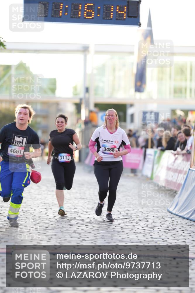 12.06.2026 - Holstenköstenlauf LAZAROV Photography http://msf.ph/oto/9737713 12.06.2026 20:16:12 Laufen 3113, 3115, 3488, 4651 meine-sportfotos.de