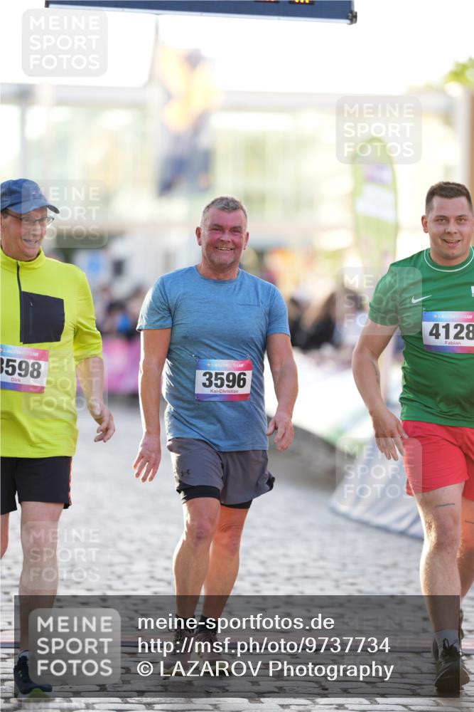 12.06.2026 - Holstenköstenlauf LAZAROV Photography http://msf.ph/oto/9737734 12.06.2026 20:15:36 Laufen 3596, 3598, 4128 meine-sportfotos.de