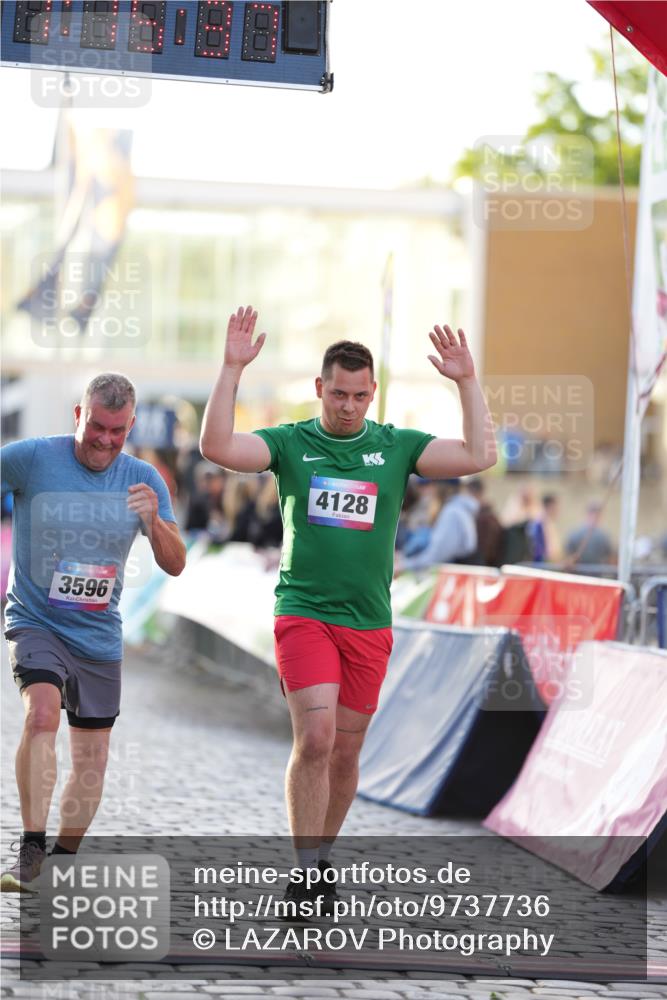 12.06.2026 - Holstenköstenlauf LAZAROV Photography http://msf.ph/oto/9737736 12.06.2026 20:15:35 Laufen 3596, 3598, 4128 meine-sportfotos.de