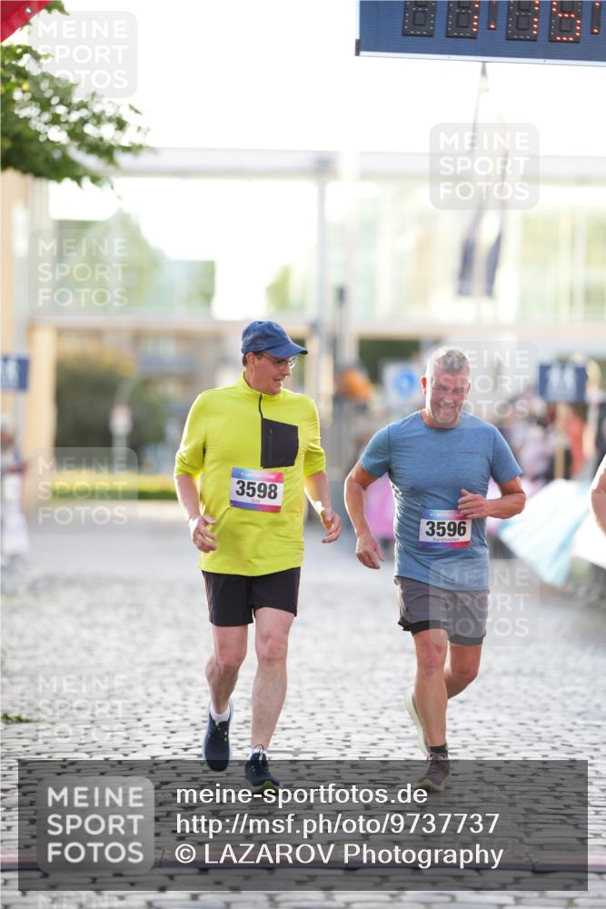 12.06.2026 - Holstenköstenlauf LAZAROV Photography http://msf.ph/oto/9737737 12.06.2026 20:15:35 Laufen 3596, 3598, 4128 meine-sportfotos.de