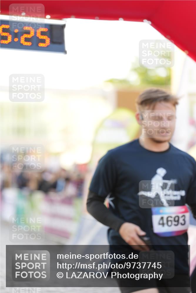 12.06.2026 - Holstenköstenlauf LAZAROV Photography http://msf.ph/oto/9737745 12.06.2026 20:15:23 Laufen 4693 meine-sportfotos.de