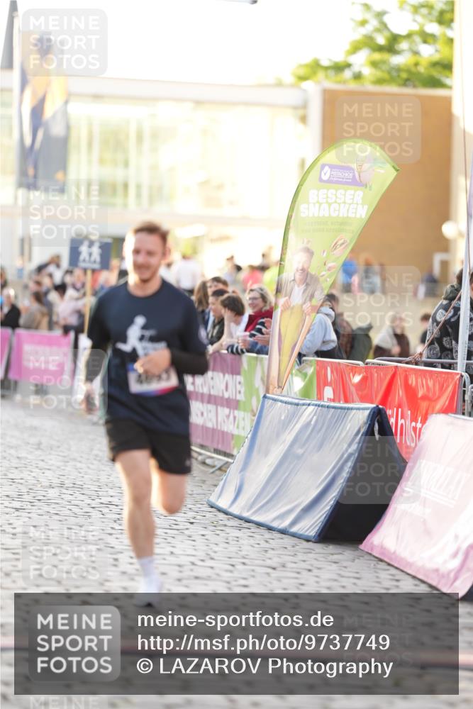 12.06.2026 - Holstenköstenlauf LAZAROV Photography http://msf.ph/oto/9737749 12.06.2026 20:15:21 Laufen 4693 meine-sportfotos.de