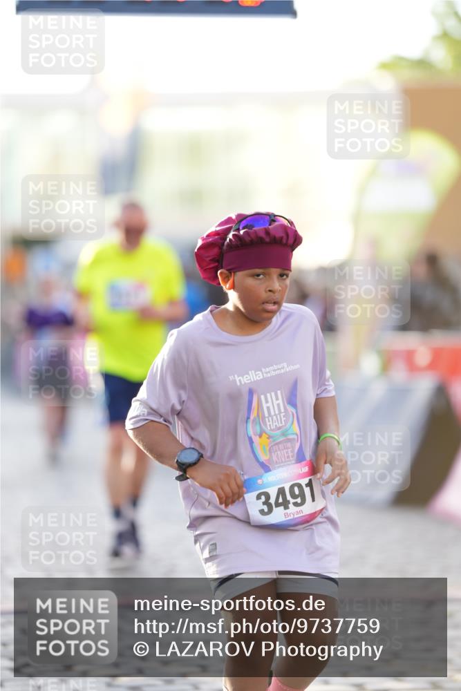 12.06.2026 - Holstenköstenlauf LAZAROV Photography http://msf.ph/oto/9737759 12.06.2026 20:14:41 Laufen 3491, 3493, 3521, 4827 meine-sportfotos.de