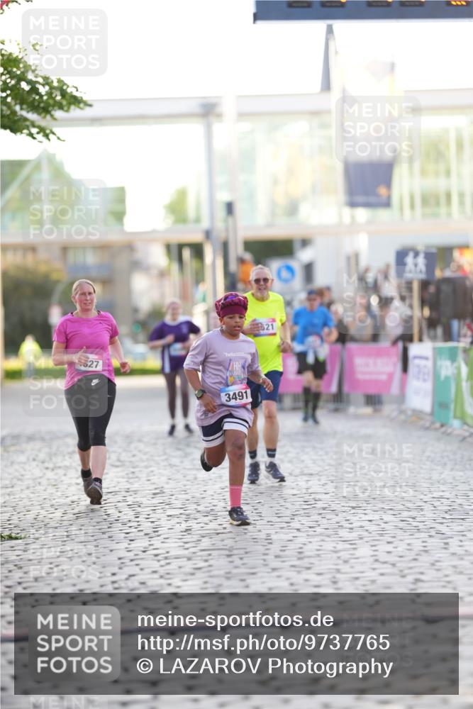 12.06.2026 - Holstenköstenlauf LAZAROV Photography http://msf.ph/oto/9737765 12.06.2026 20:14:38 Laufen 3491, 3521, 4827 meine-sportfotos.de