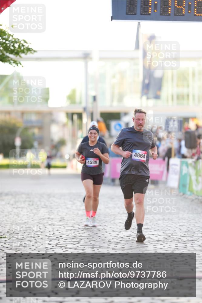 12.06.2026 - Holstenköstenlauf LAZAROV Photography http://msf.ph/oto/9737786 12.06.2026 20:14:04 Laufen 4589, 4864 meine-sportfotos.de