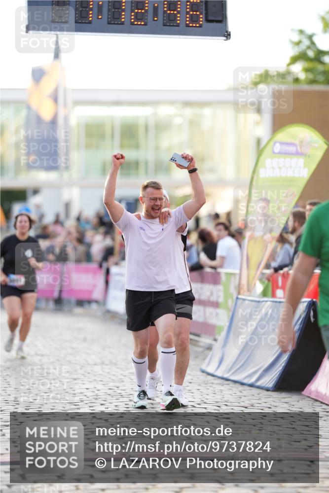 12.06.2026 - Holstenköstenlauf LAZAROV Photography http://msf.ph/oto/9737824 12.06.2026 20:12:44 Laufen 3683, 4148, 4150 meine-sportfotos.de