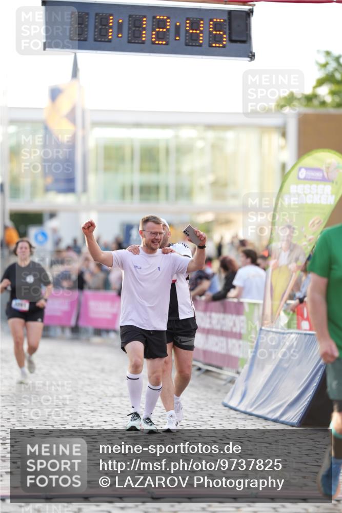12.06.2026 - Holstenköstenlauf LAZAROV Photography http://msf.ph/oto/9737825 12.06.2026 20:12:44 Laufen 3683, 4148, 4150 meine-sportfotos.de