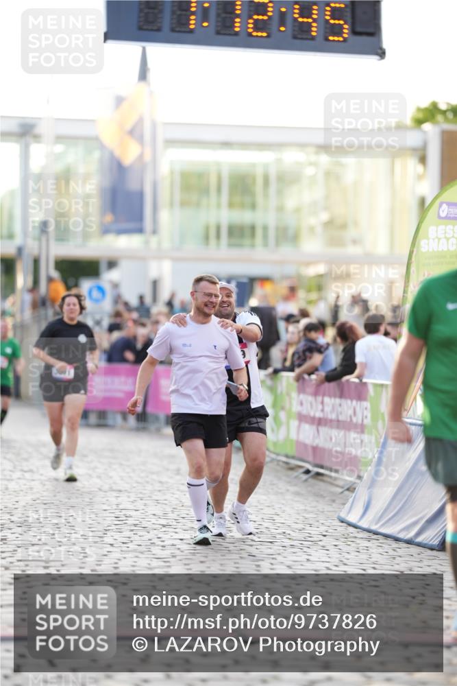 12.06.2026 - Holstenköstenlauf LAZAROV Photography http://msf.ph/oto/9737826 12.06.2026 20:12:43 Laufen 3683, 4148, 4150 meine-sportfotos.de