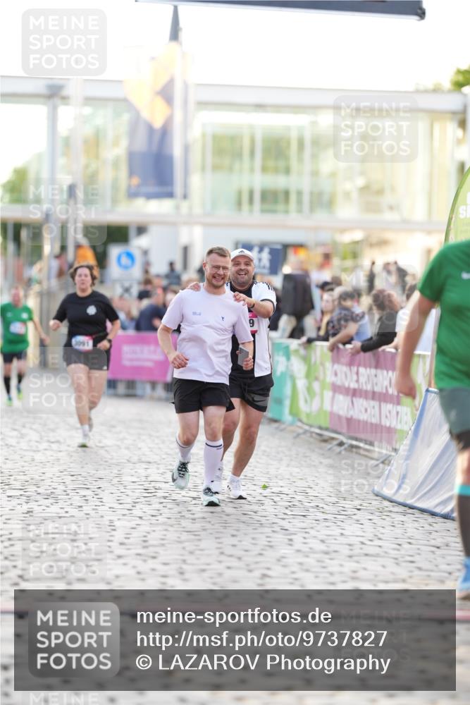 12.06.2026 - Holstenköstenlauf LAZAROV Photography http://msf.ph/oto/9737827 12.06.2026 20:12:43 Laufen 3683, 4148, 4150 meine-sportfotos.de