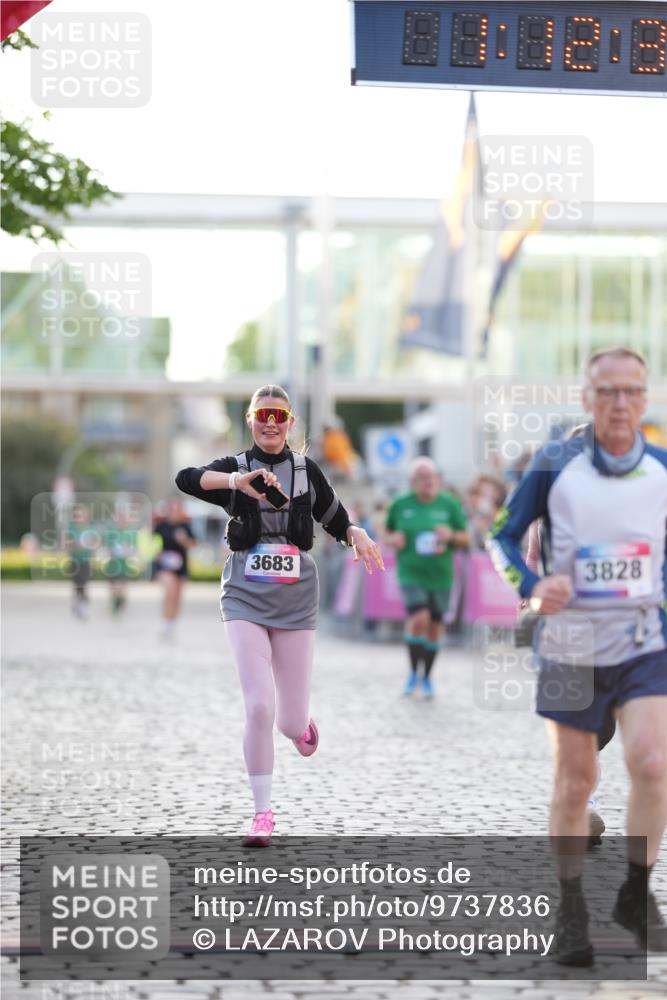 12.06.2026 - Holstenköstenlauf LAZAROV Photography http://msf.ph/oto/9737836 12.06.2026 20:12:36 Laufen 3683, 3828, 4150 meine-sportfotos.de
