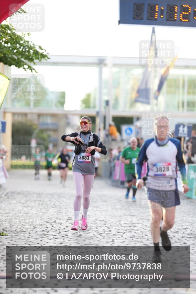 12.06.2026 - Holstenköstenlauf LAZAROV Photography http://msf.ph/oto/9737838 12.06.2026 20:12:35 Laufen 3683, 3828, 4150 meine-sportfotos.de