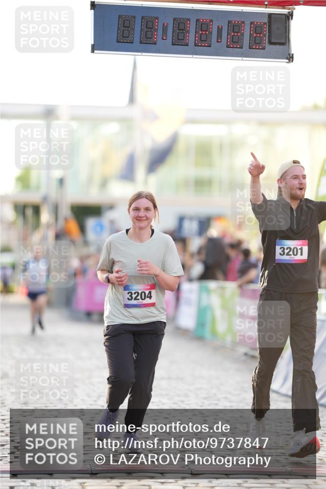 12.06.2026 - Holstenköstenlauf LAZAROV Photography http://msf.ph/oto/9737847 12.06.2026 20:12:27 Laufen 3140, 3201, 3204 meine-sportfotos.de