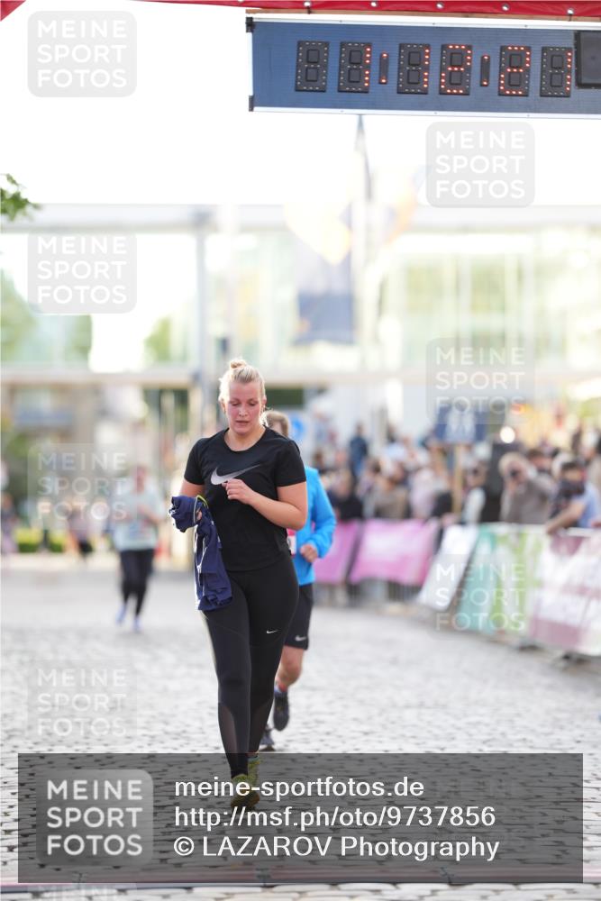 12.06.2026 - Holstenköstenlauf LAZAROV Photography http://msf.ph/oto/9737856 12.06.2026 20:12:19 Laufen 3140, 3141 meine-sportfotos.de