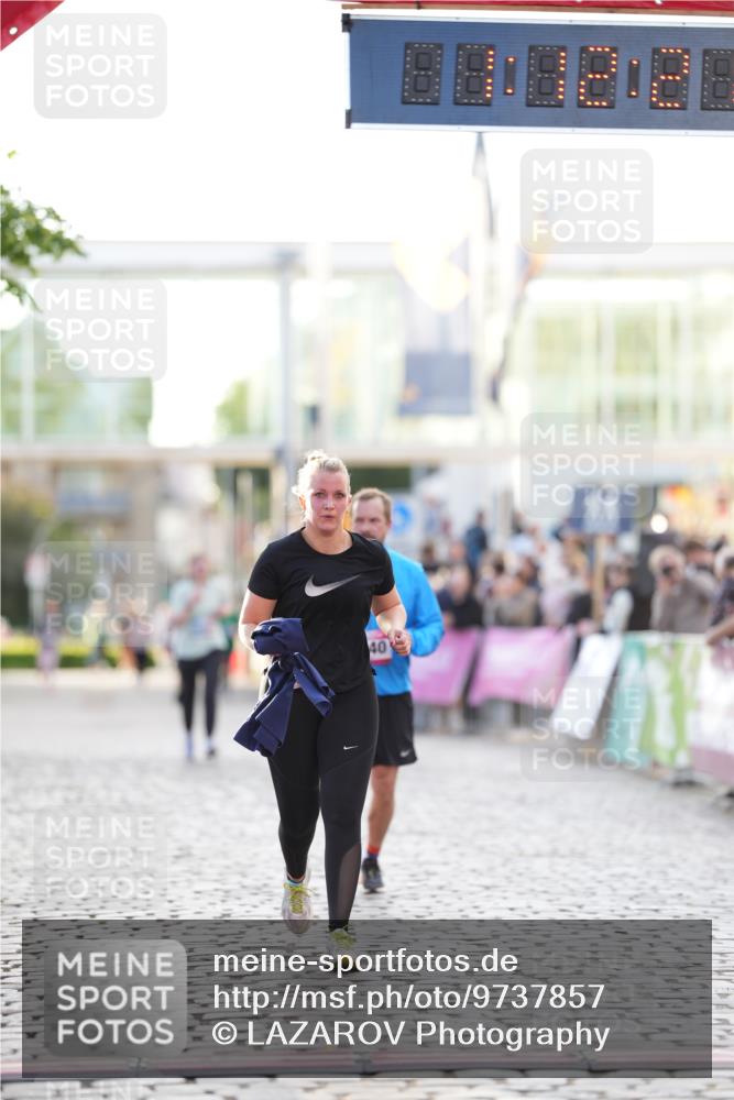 12.06.2026 - Holstenköstenlauf LAZAROV Photography http://msf.ph/oto/9737857 12.06.2026 20:12:19 Laufen 3140, 3141 meine-sportfotos.de