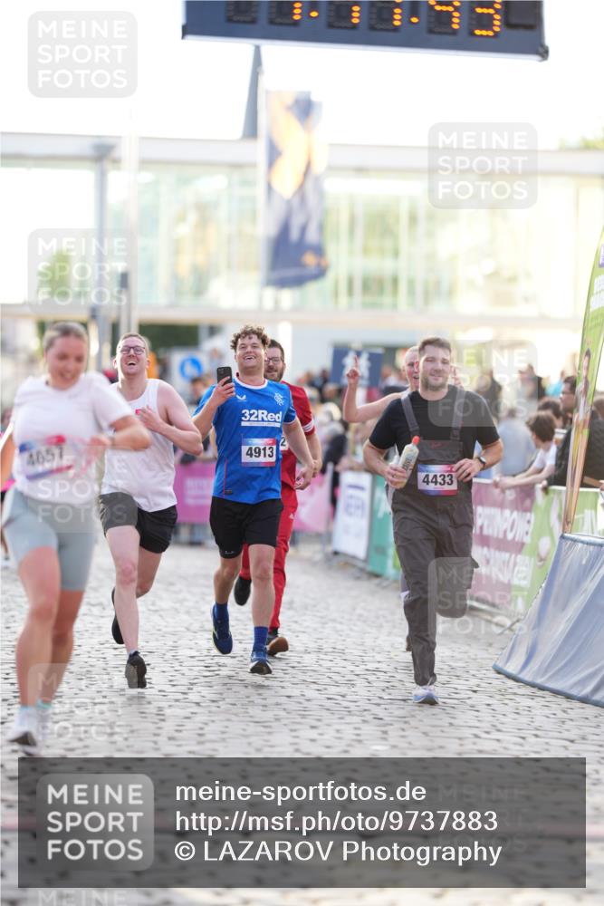 12.06.2026 - Holstenköstenlauf LAZAROV Photography http://msf.ph/oto/9737883 12.06.2026 20:11:41 Laufen 3371, 4429, 4433, 4657, 4658, 4822, 4913 meine-sportfotos.de