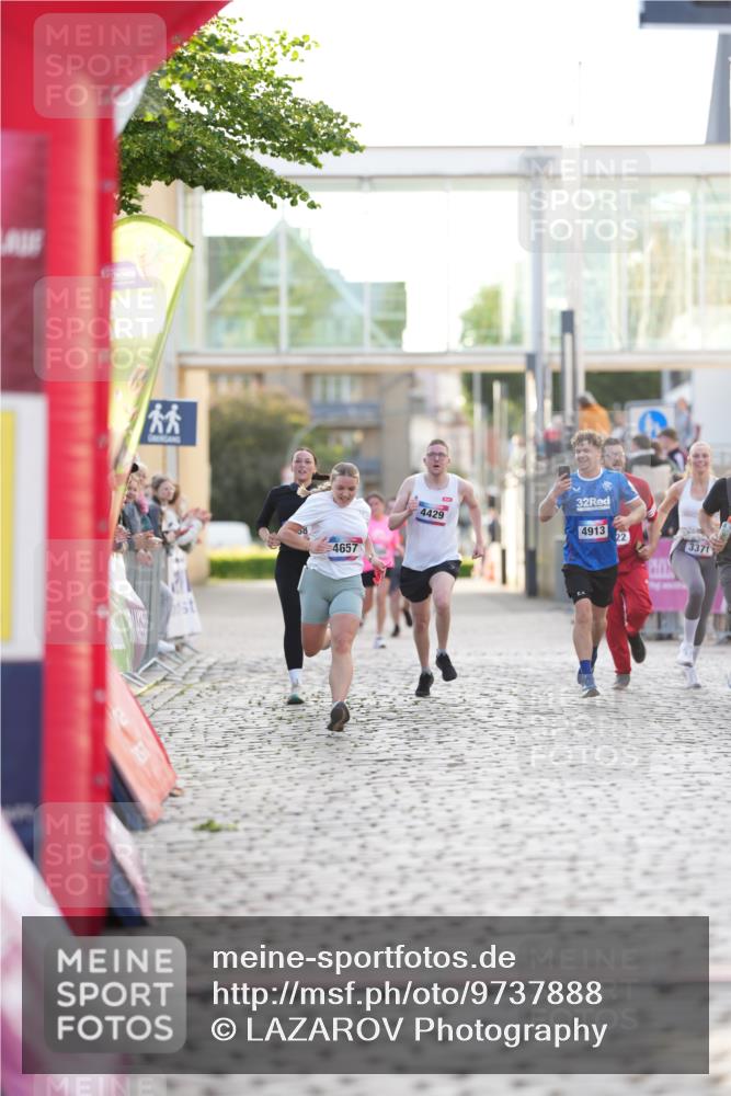 12.06.2026 - Holstenköstenlauf LAZAROV Photography http://msf.ph/oto/9737888 12.06.2026 20:11:39 Laufen 4429, 4433, 4657 meine-sportfotos.de