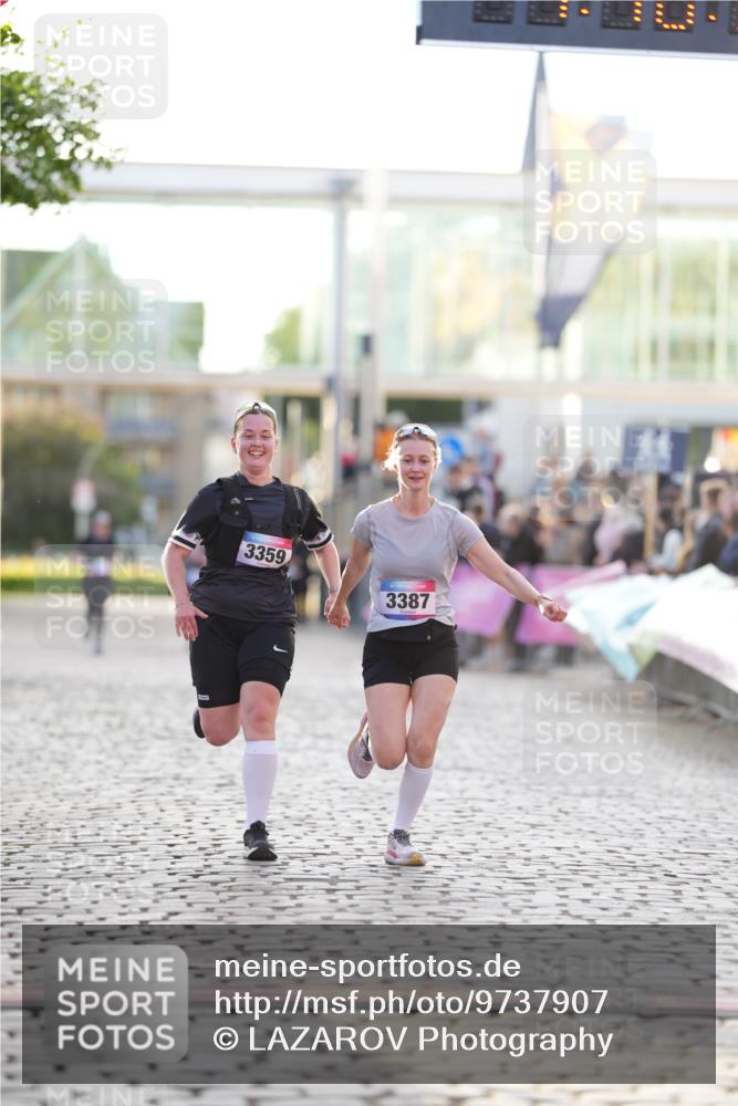 12.06.2026 - Holstenköstenlauf LAZAROV Photography http://msf.ph/oto/9737907 12.06.2026 20:10:51 Laufen 3359, 3387, 4492 meine-sportfotos.de