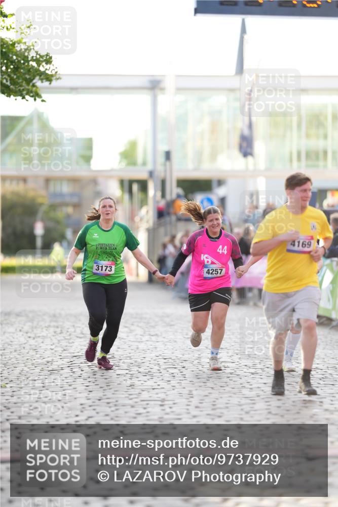 12.06.2026 - Holstenköstenlauf LAZAROV Photography http://msf.ph/oto/9737929 12.06.2026 20:10:17 Laufen 3173, 4168, 4169, 4257, 4261 meine-sportfotos.de