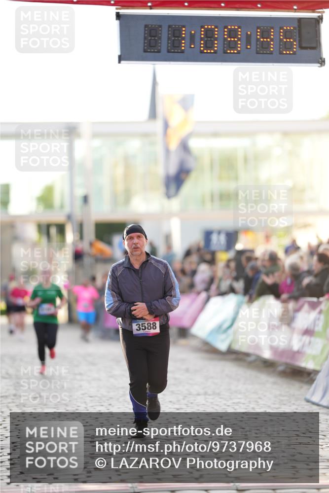 12.06.2026 - Holstenköstenlauf LAZAROV Photography http://msf.ph/oto/9737968 12.06.2026 20:09:45 Laufen 3516, 3588 meine-sportfotos.de