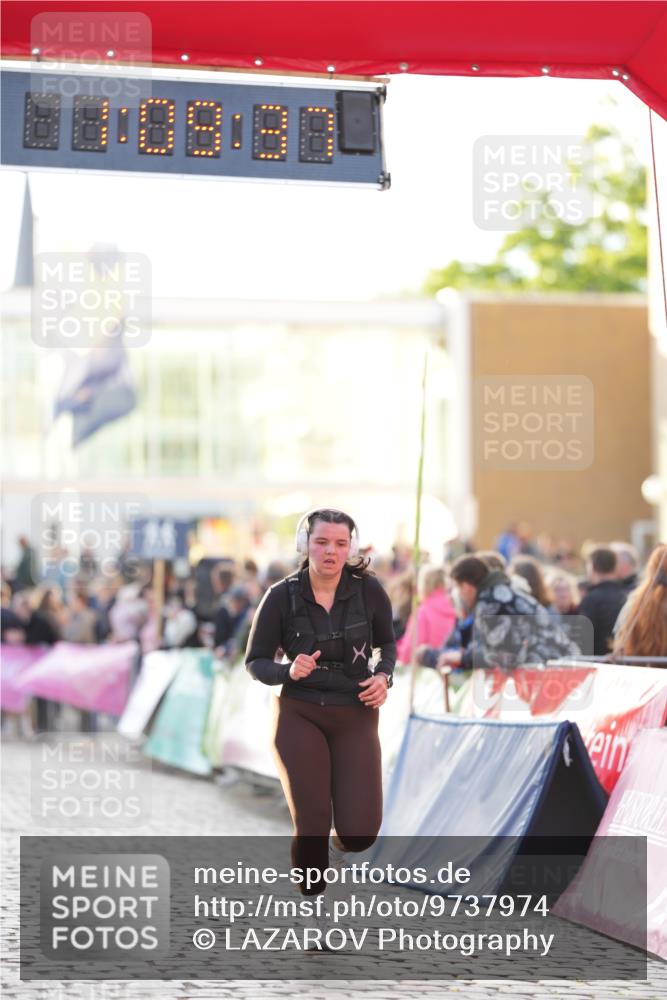 12.06.2026 - Holstenköstenlauf LAZAROV Photography http://msf.ph/oto/9737974 12.06.2026 20:09:36 Laufen 3049, 3870 meine-sportfotos.de