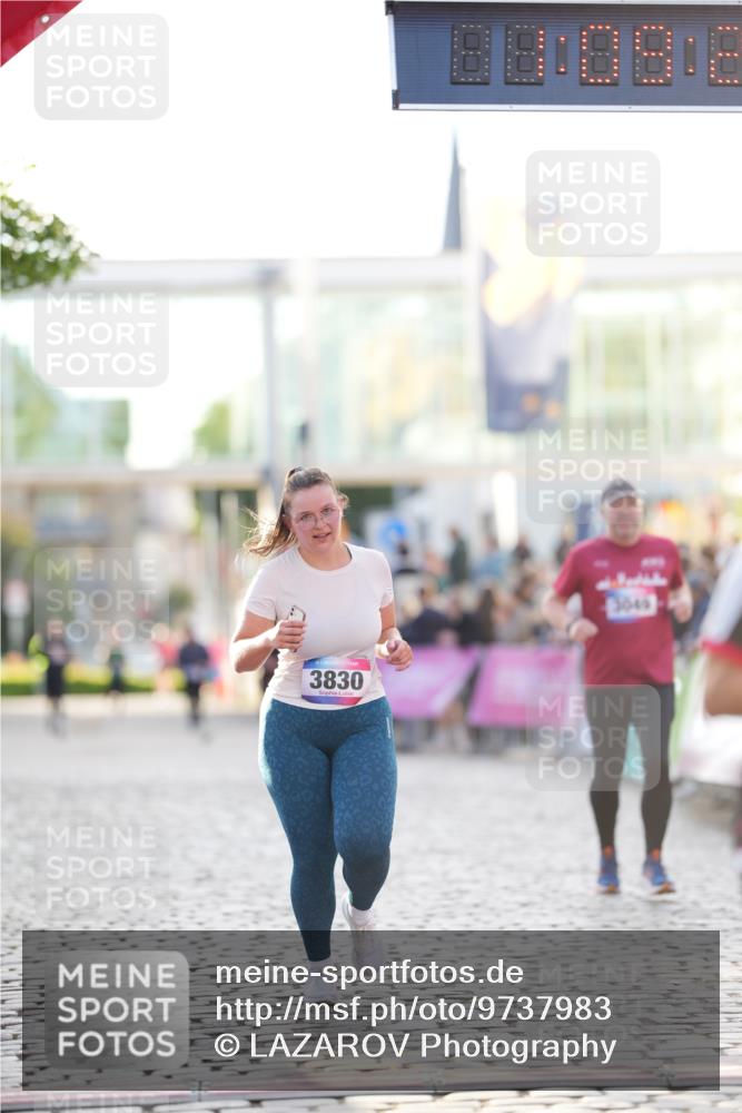 12.06.2026 - Holstenköstenlauf LAZAROV Photography http://msf.ph/oto/9737983 12.06.2026 20:09:27 Laufen 3049, 3139, 3182, 3830, 4854 meine-sportfotos.de
