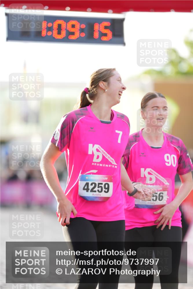 12.06.2026 - Holstenköstenlauf LAZAROV Photography http://msf.ph/oto/9737997 12.06.2026 20:09:14 Laufen 3267, 3574, 3575, 4256, 4259 meine-sportfotos.de