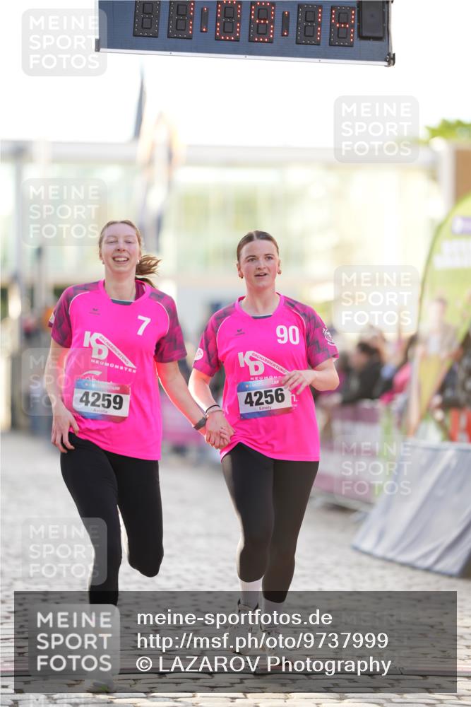 12.06.2026 - Holstenköstenlauf LAZAROV Photography http://msf.ph/oto/9737999 12.06.2026 20:09:13 Laufen 3267, 3574, 3575, 4256, 4259 meine-sportfotos.de