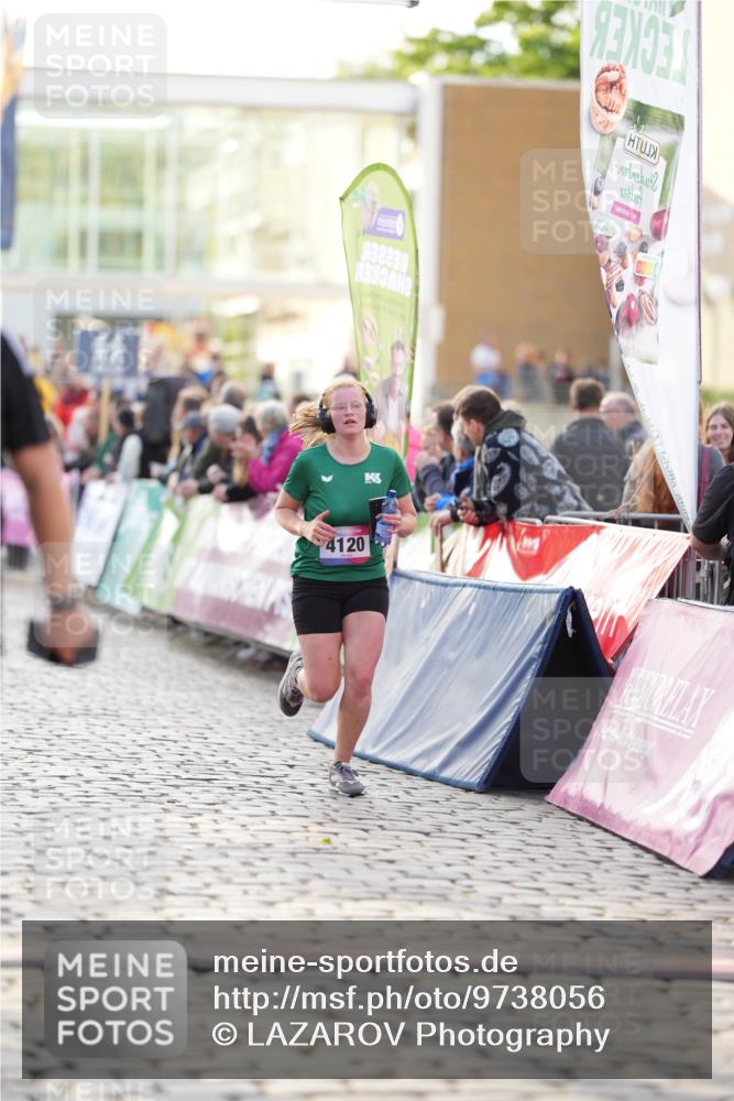 12.06.2026 - Holstenköstenlauf LAZAROV Photography http://msf.ph/oto/9738056 12.06.2026 20:07:55 Laufen 3711, 3843, 4120, 4586 meine-sportfotos.de