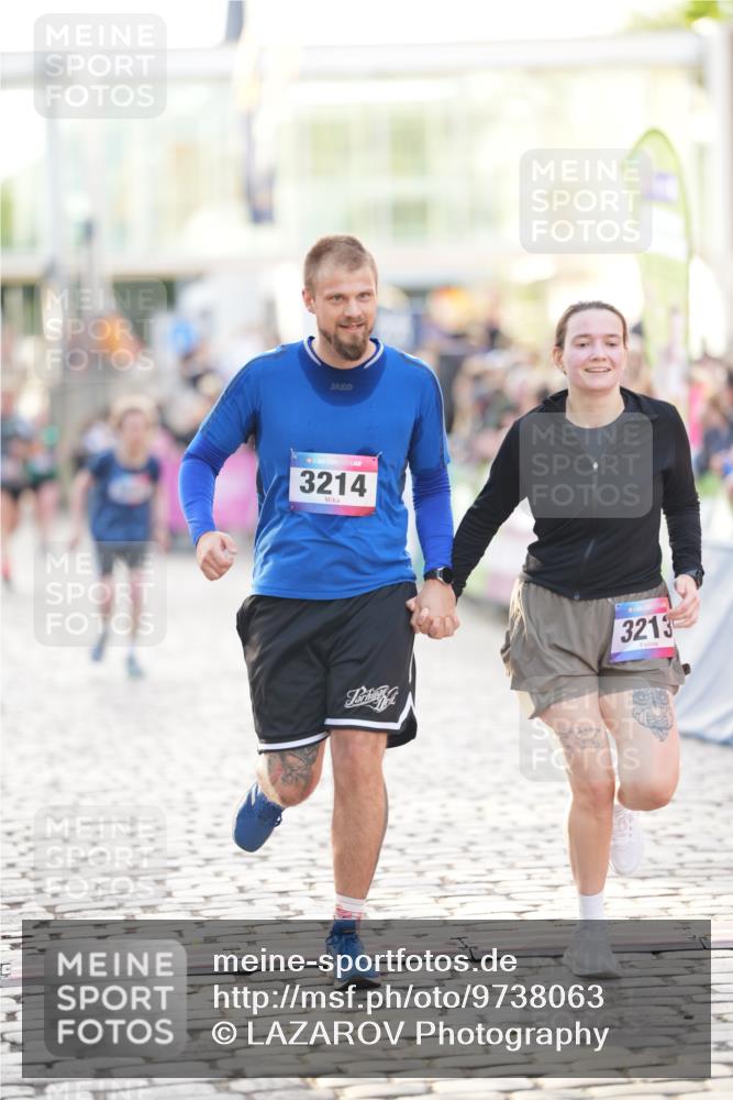 12.06.2026 - Holstenköstenlauf LAZAROV Photography http://msf.ph/oto/9738063 12.06.2026 20:07:46 Laufen 3213, 3214, 3843 meine-sportfotos.de