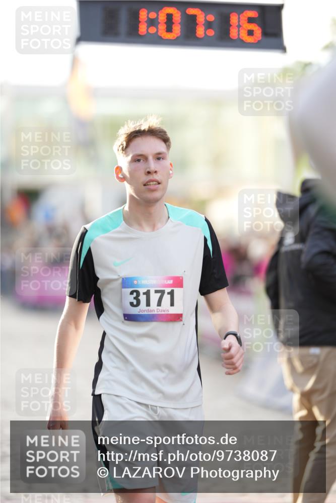 12.06.2026 - Holstenköstenlauf LAZAROV Photography http://msf.ph/oto/9738087 12.06.2026 20:07:15 Laufen 3171, 4125, 4129, 4153 meine-sportfotos.de
