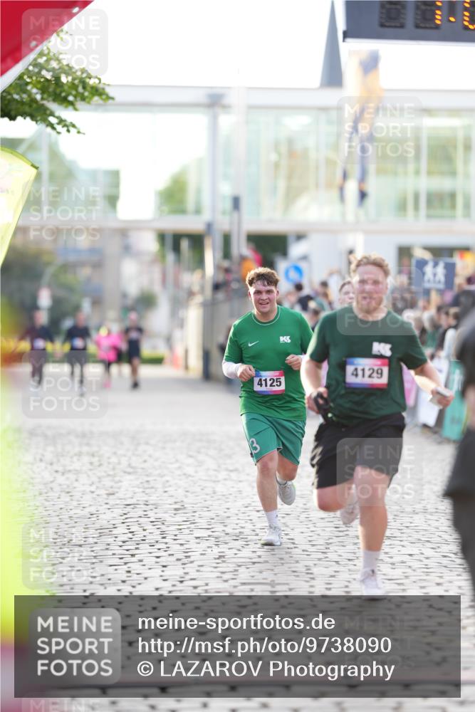 12.06.2026 - Holstenköstenlauf LAZAROV Photography http://msf.ph/oto/9738090 12.06.2026 20:07:10 Laufen 3171, 4125, 4129, 4153 meine-sportfotos.de