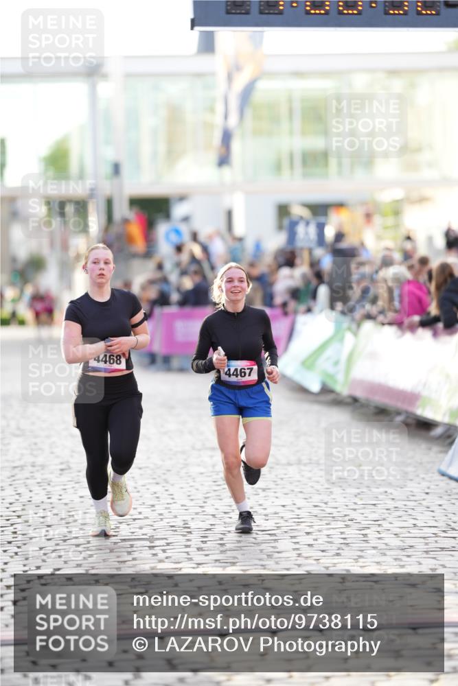 12.06.2026 - Holstenköstenlauf LAZAROV Photography http://msf.ph/oto/9738115 12.06.2026 20:06:31 Laufen 4467, 4468 meine-sportfotos.de
